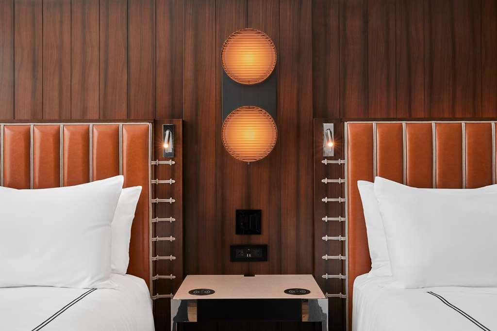 The Godfrey Detroit Curio Collection By Hilton Hotel Ruang foto